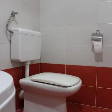 Comfortable Near The Center *