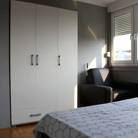 Comfortable Near The Center Apartment